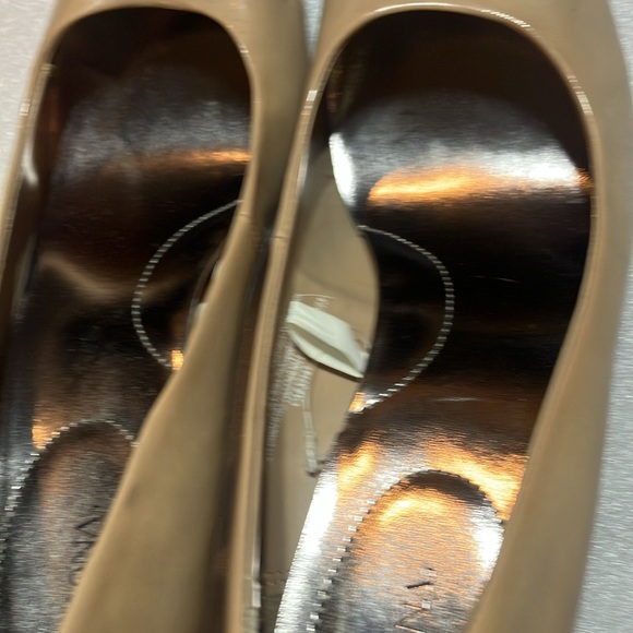 New Merona patent pumps heels. Size 10. - Picture 6 of 8